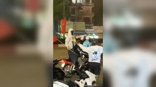 2 quả bóng đi bão