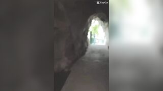 Mỗi lần đi chung với anh họ là bị đè đụ dù ở đâu