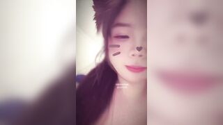 Gái xinh chubby vú khủng tự bú vú dâm đãng