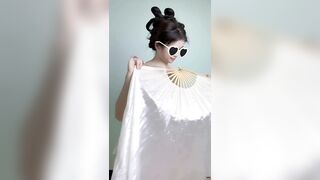 Nhảy tiktok nude show hàng ngon sau lớp vải mỏng cùng e teen loli xinh xắn dễ thương3
