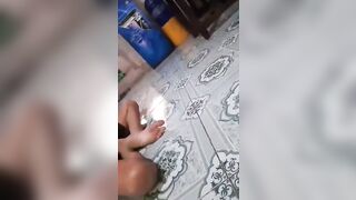 Nhìn mẹ vợ bị các ông chú xúm lại bú lồn khi đang nhậu