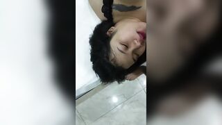 GÁI THÈM ĐƯỢC BẮN TINH VÀO MỒM VÀ NUỐT