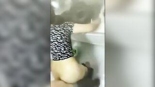 Vụng trộm với cháu dâu dưới bếp cho kích thích
