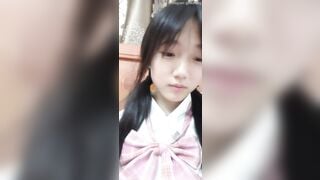 Bé học sinh Trung Quốc tập live bán dâm 6