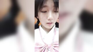 Bé học sinh Trung Quốc tập live bán dâm 6