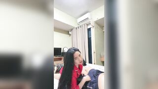Chị họ dâm vừa cho em họ sờ lồn vừa nghịch cặc em nó dâm đãng kích thích