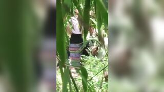 Nhún mạnh lên em - Public tại công viên