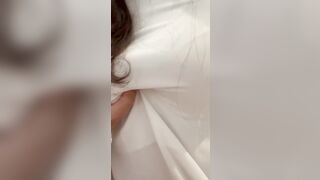 Tà áo dài rút cạn tinh trùng
