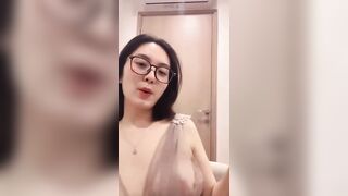Như Quỳnh 2k2 kính cận vú to em dâm quá thể