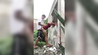 Mẹ kế con chồng sau nhà hoang vụng trộm bị quay lại