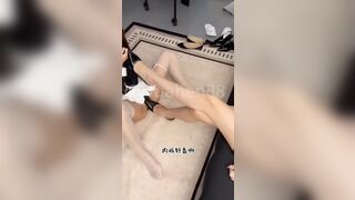Bà chủ biến thái, Huấn luyện giúp việc thành nô lệ Đạp vào Vú Lồn Thủ dam