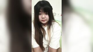 Gái chubby vú to lồn múp lắm lông khoe hàng