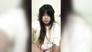 Gái chubby vú to lồn múp lắm lông khoe hàng
