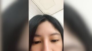 Em rau 2k8 vú to lồn non nhét toy vào lồn thủ dâm phần 2