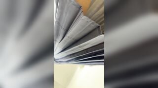 Quay lén dưới váy siêu gần mông cô cực đẹp