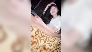 Chú cứ nằm xuống để cháu làm cho chú sướng