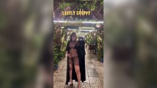 Gái xinh Chuppy Vú To, Vào Khu tham quan Public mặc bikini nứng cặc vcl ra