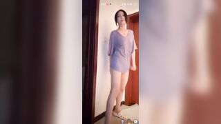 Gái xinh Live Tiktok, Ko Mặc áo Vú Lộ Núm vú