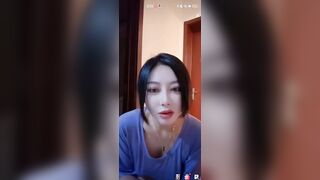 Gái xinh Live Tiktok, Ko Mặc áo Vú Lộ Núm vú