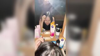nhân trần em ghệ xinh xắn trước gương em rên cực nứng