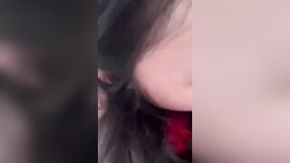 Được hôm thằng em trai 17 tuổi sang nhà chơi chị họ dắt vào toilet chu đít cho nó đụ.