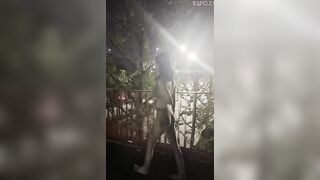 học sinh lơp 11 ngáo đá đi lông nhông ngoài đường