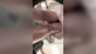 quay nén gái xinh đi chơi với chồng k mặc sơ lít