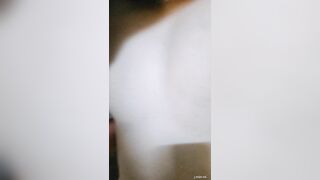 Con bướm sưng húp