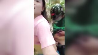 Anh xe ôm Grab chở khách hàng vào bụi chuối đụ.