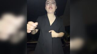 Gái xinh chubby vú to lồn múp ra công viên thủ dâm trước mặt người lạ phần 1