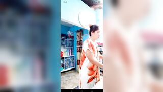 Chị mb thủ dâm bằng toy cho trai trẻ xem trong nhà bếp dâm đãng p1
