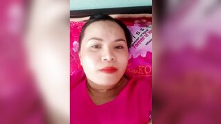 Cô giáo mầm non cho trai trẻ xem vú khi call video