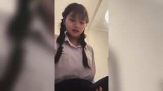 Em học sinh 2k8 mới lớn cưỡi cặc cho người yêu trong nhà nghỉ
