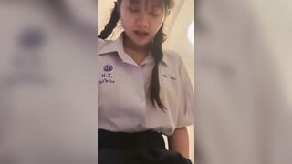 Em học sinh 2k8 mới lớn cưỡi cặc cho người yêu trong nhà nghỉ