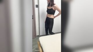 Gái xinh Mặc Legging Tập Yoga, Bị GV Vạch Vú, Xem lồn rậm lông