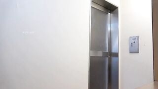 THẦY GIÁO QUAY NÉN HỌC SINH THAY ĐỒ TRONG TRƯỜNG