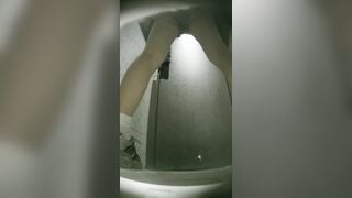Đứa nào bữa đam mê quay lén toilet đâu? Vào đây