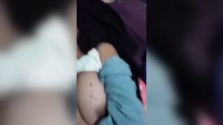 Em gái 16 tuổi khóc lóc van xin anh họ dừng đụ nhưng ảnh vẫn cứ đụ ko tha.