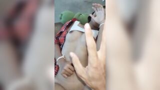 Em gái 16 tuổi lồn còn trinh anh họ ko dám đụ mạnh sợ em gái đau.