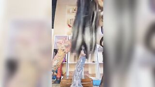 Dâm nữ người nhỏ mà lồn cực to nhún nhảy với sextoy khổng lồ ói mữa ra sữa #2