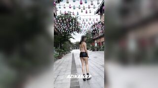 Dâm nữ mình dây chân dài thích trần truồng phô dâm đi dạo trên phố