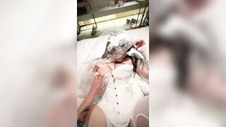 Nứng quá, Lút cán Djt luôn cô dâu trong bộ váy cưới lồn ko lông loli rên rỉ