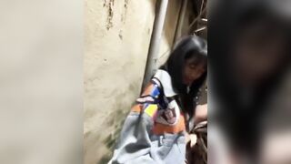 Lôi em vào con hẻm vắng địt luôn vì quá nứng