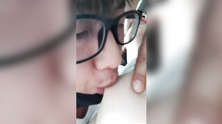 Thanh niên gạ e rau non mới quen vào nhà nghỉ bắt e sục cu r đè e ra móc lồn tung tóe