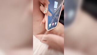 Quá khốn nạn dâm nữ gọi điện cho người yêu nghe tiếng lồn mình bị móc bởi cậu b thân
