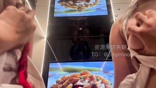 Có 2 cô bạn thân khác giới, Tình dục cao, Suốt ngày khiêu dâm lấy chân sục cu thủ dâm