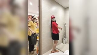 Siêu Thị WinMart bé nhân viên lồn nhiều nước vừa làm vừa bán quạt - phần 25