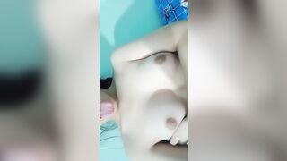 Bé học sinh có cặp ngực 10 điểm