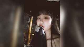 Bé học sinh kính cận thủ dâm 2