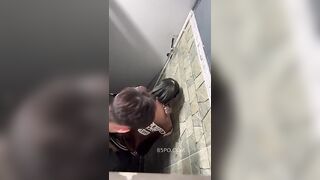 2 BẠN HỌC SINH C3 TRỐN VÀO WC ĐỊT NHAU